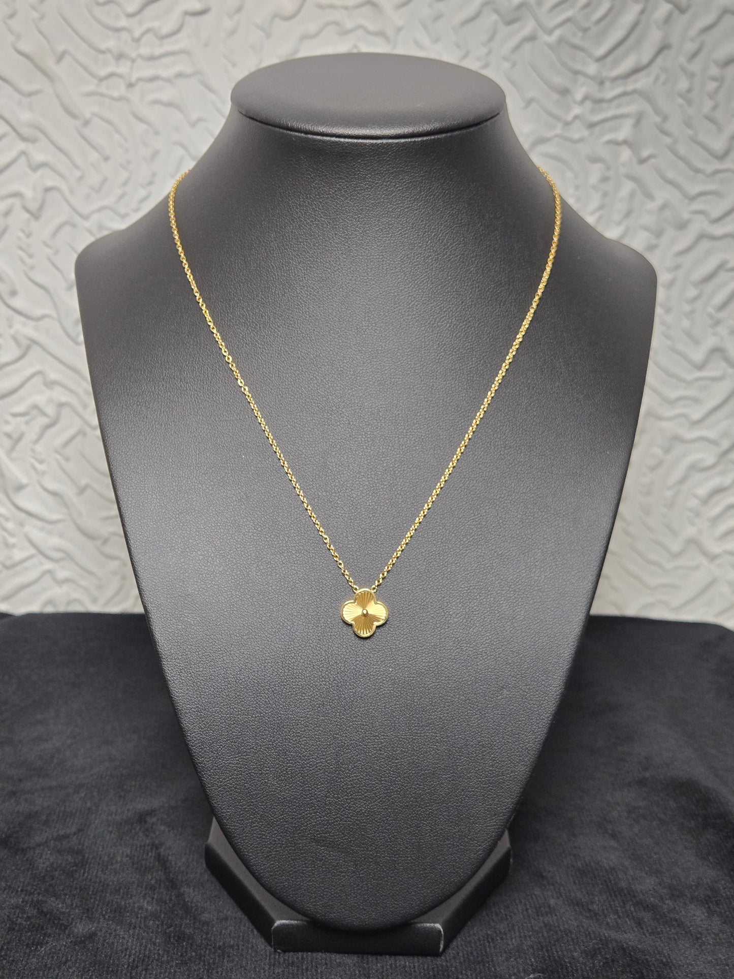 Gold clover necklace